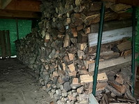 Grote partij gezaagd en ongezaagd hout (droog) - afbeelding 1 van  2