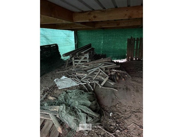 Grote partij gezaagd en ongezaagd hout (droog) - afbeelding 2 van  2