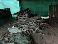 Grote partij gezaagd en ongezaagd hout (droog) - afbeelding 2 van  2