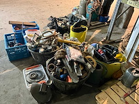 Grote partij handgereedschap en bevestigingsmaterialen - afbeelding 1 van  8