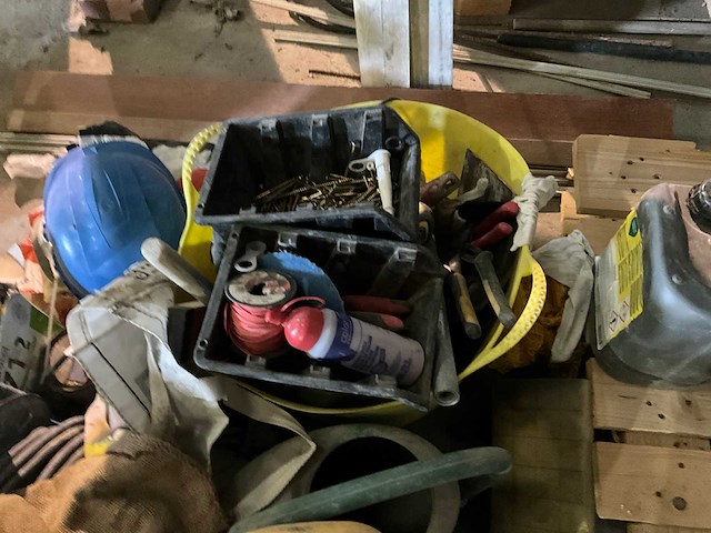 Grote partij handgereedschap en bevestigingsmaterialen - afbeelding 3 van  8