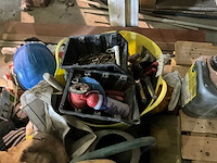 Grote partij handgereedschap en bevestigingsmaterialen - afbeelding 3 van  8