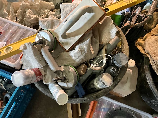 Grote partij handgereedschap en bevestigingsmaterialen - afbeelding 4 van  8