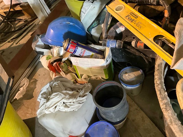 Grote partij handgereedschap en bevestigingsmaterialen - afbeelding 7 van  8