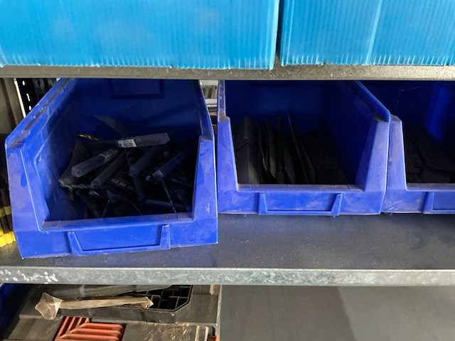 Grote partij handgereedschappen en bouwtoebehoren - afbeelding 6 van  25