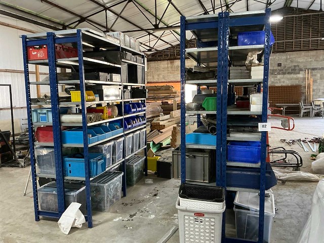 Grote partij handgereedschappen en bouwtoebehoren - afbeelding 1 van  25