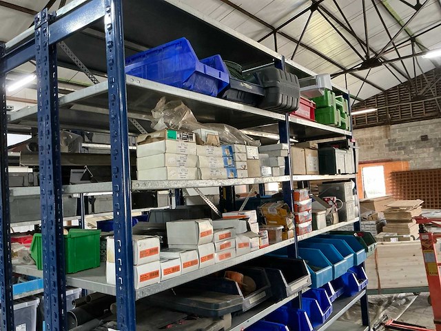 Grote partij handgereedschappen en bouwtoebehoren - afbeelding 8 van  25