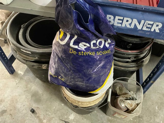 Grote partij handgereedschappen en bouwtoebehoren - afbeelding 14 van  25