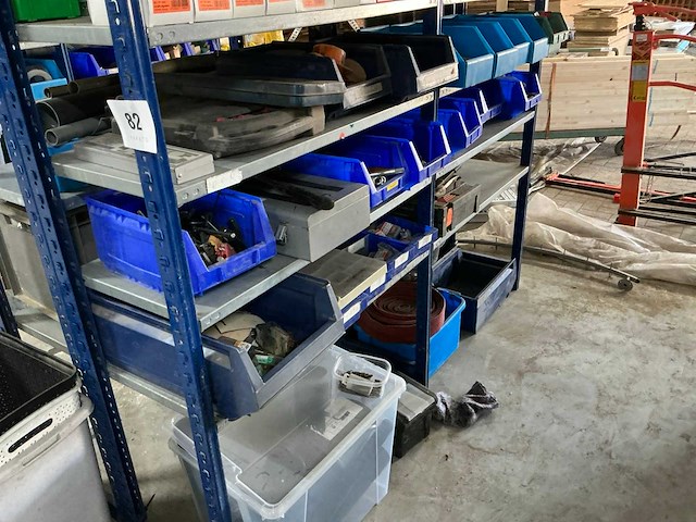 Grote partij handgereedschappen en bouwtoebehoren - afbeelding 13 van  25