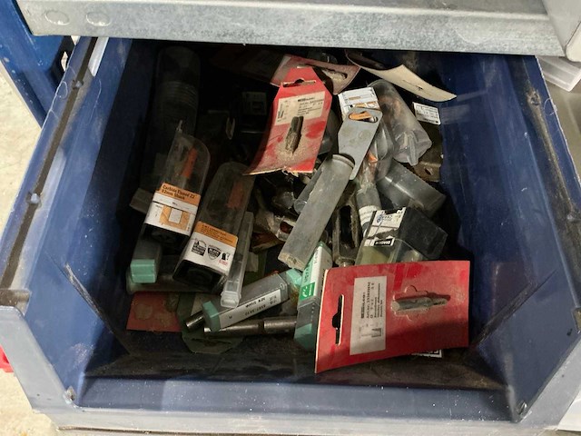 Grote partij handgereedschappen en bouwtoebehoren - afbeelding 17 van  25