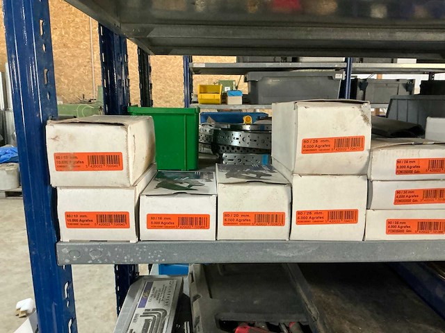 Grote partij handgereedschappen en bouwtoebehoren - afbeelding 22 van  25