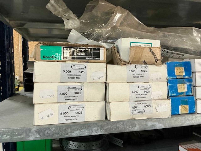 Grote partij handgereedschappen en bouwtoebehoren - afbeelding 23 van  25