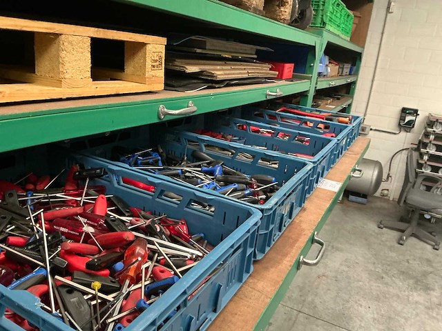 Grote partij handgereedschappen - afbeelding 1 van  11