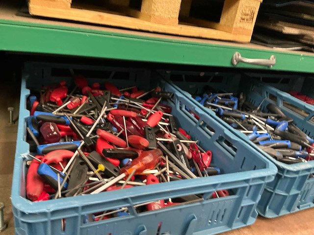 Grote partij handgereedschappen - afbeelding 4 van  11