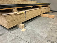 Grote partij hout plaatmateriaal op zolderverdiep - afbeelding 6 van  6