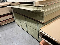 Grote partij hout plaatmateriaal op zolderverdieping - afbeelding 3 van  6