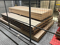 Grote partij hout plaatmateriaal op zolderverdieping - afbeelding 6 van  6