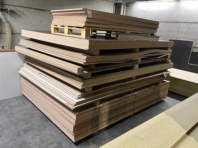 Grote partij hout plaatmateriaal - afbeelding 1 van  5