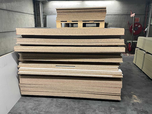 Grote partij hout plaatmateriaal - afbeelding 2 van  5
