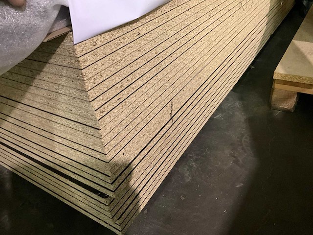 Grote partij hout plaatmateriaal - afbeelding 1 van  5