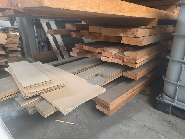 Grote partij hout - afbeelding 29 van  38