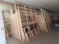 Grote partij houten constructie
