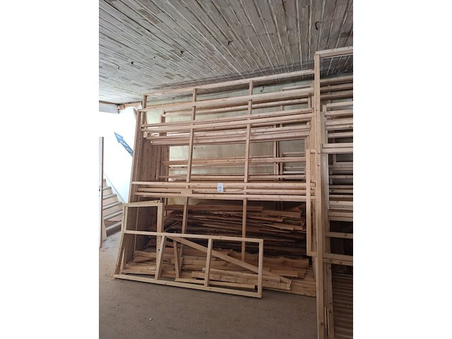 Grote partij houten constructie - afbeelding 2 van  5