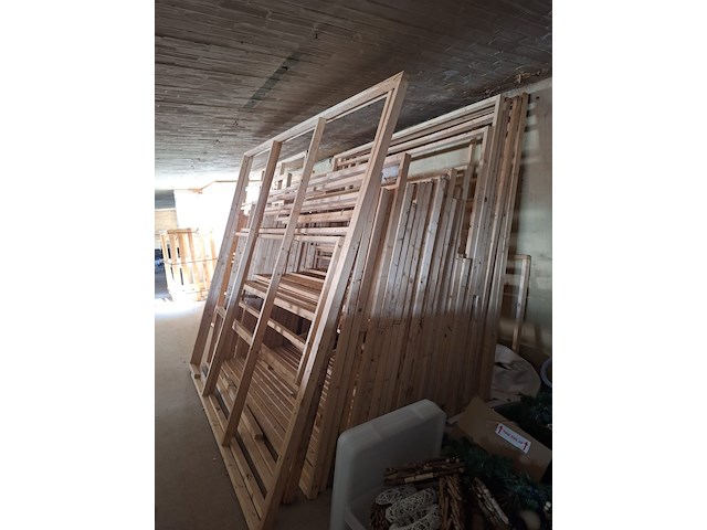 Grote partij houten constructie - afbeelding 3 van  5
