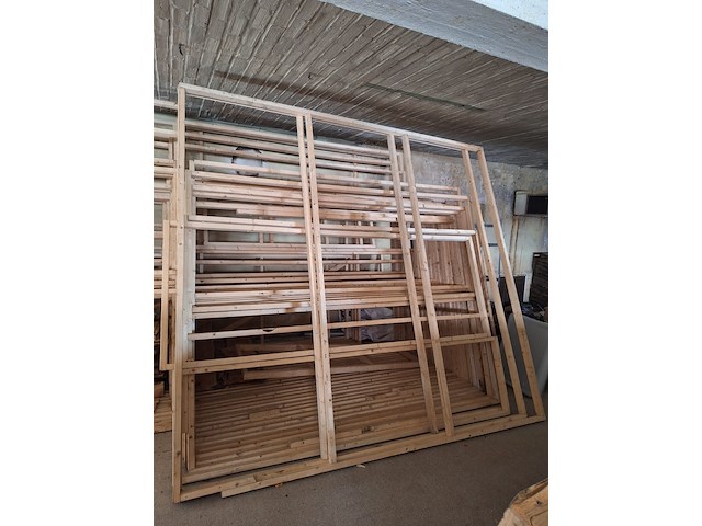 Grote partij houten constructie - afbeelding 5 van  5