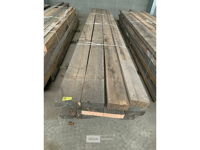 Grote partij houten planken en balken - afbeelding 2 van  2