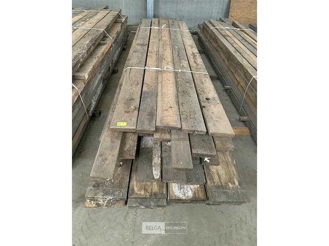 Grote partij houten planken en balken - afbeelding 2 van  2
