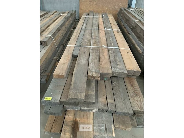 Grote partij houten planken en balken - afbeelding 2 van  2