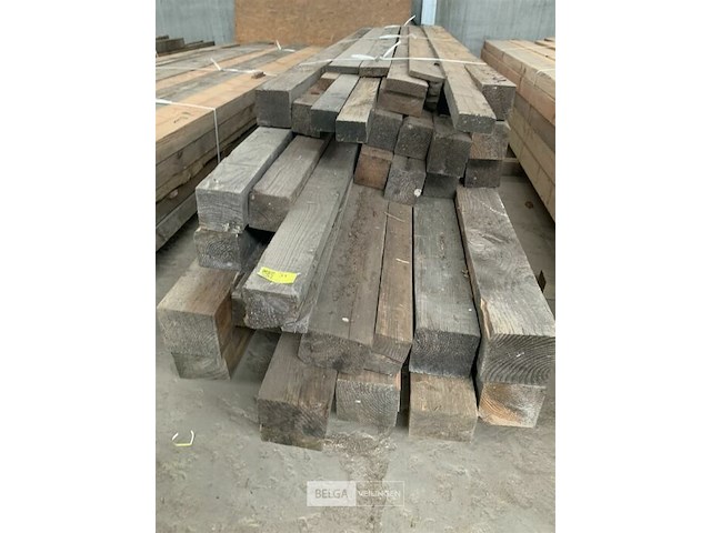 Grote partij houten planken en balken - afbeelding 1 van  2
