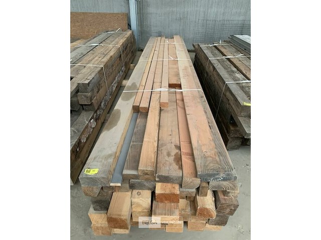 Grote partij houten planken en balken - afbeelding 2 van  2