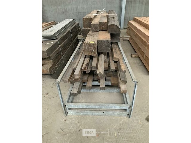 Grote partij houten planken en balken - afbeelding 1 van  2