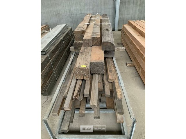 Grote partij houten planken en balken - afbeelding 2 van  2