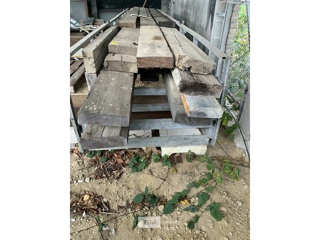 Grote partij houten planken en balken - afbeelding 1 van  2