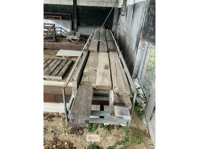 Grote partij houten planken en balken - afbeelding 2 van  2