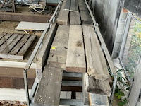 Grote partij houten planken en balken - afbeelding 2 van  2