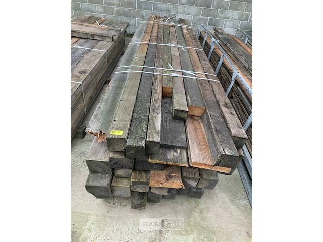Grote partij houten planken en balken - afbeelding 2 van  2