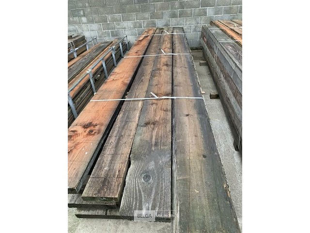 Grote partij houten planken en balken - afbeelding 2 van  2