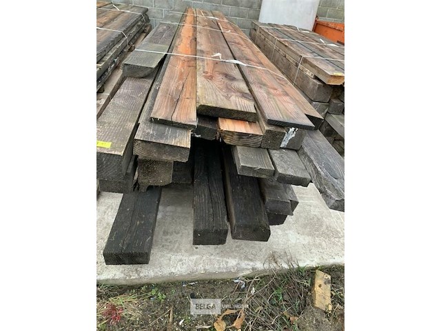 Grote partij houten planken en balken - afbeelding 2 van  2