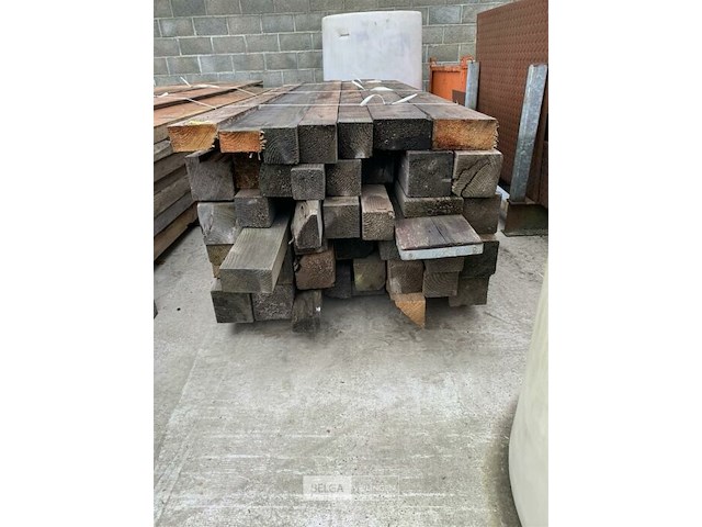 Grote partij houten planken en balken - afbeelding 1 van  2