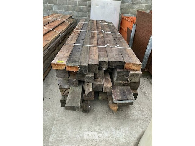 Grote partij houten planken en balken - afbeelding 2 van  2
