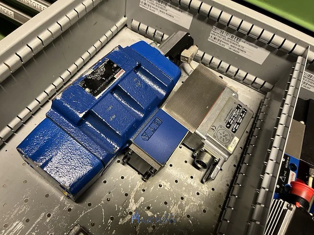 Grote partij hydraulische ventielen en manifoldblokken - afbeelding 3 van  153