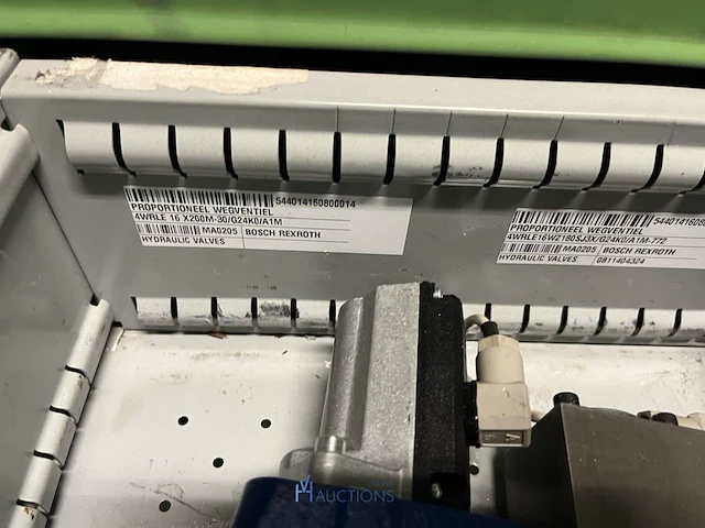 Grote partij hydraulische ventielen en manifoldblokken - afbeelding 6 van  153