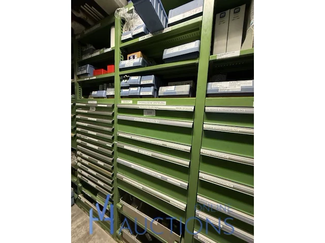 Grote partij hydraulische ventielen en manifoldblokken - afbeelding 1 van  153