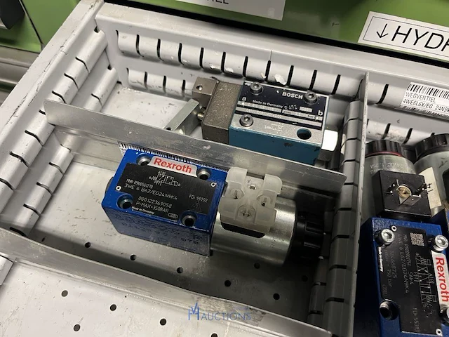 Grote partij hydraulische ventielen en manifoldblokken - afbeelding 68 van  153