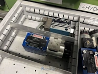 Grote partij hydraulische ventielen en manifoldblokken - afbeelding 68 van  153