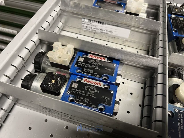 Grote partij hydraulische ventielen en manifoldblokken - afbeelding 69 van  153